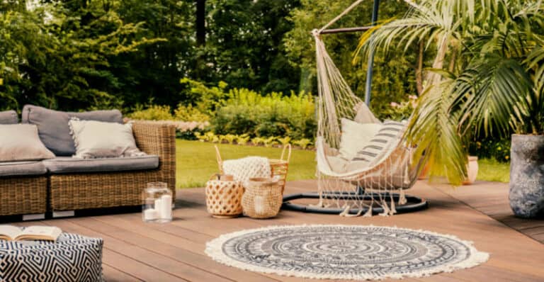 Decorating terraces and gardens 2021: 10 trends to include in your lounge area