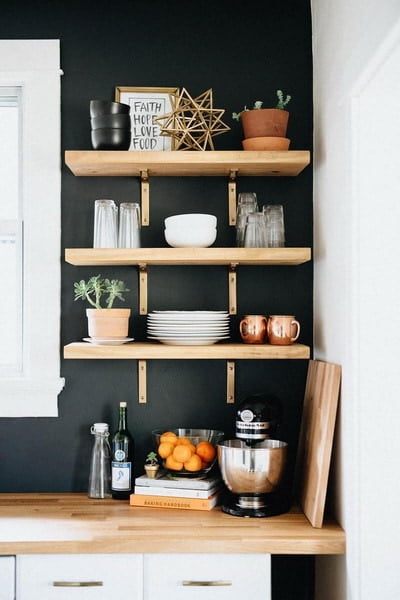 Living trend 2022: ideas on how to design open kitchen shelves