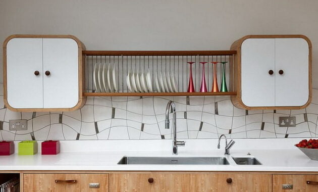 Living trend 2022: ideas on how to design open kitchen shelves