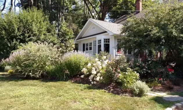 Front Yard Landscaping Trends 2025